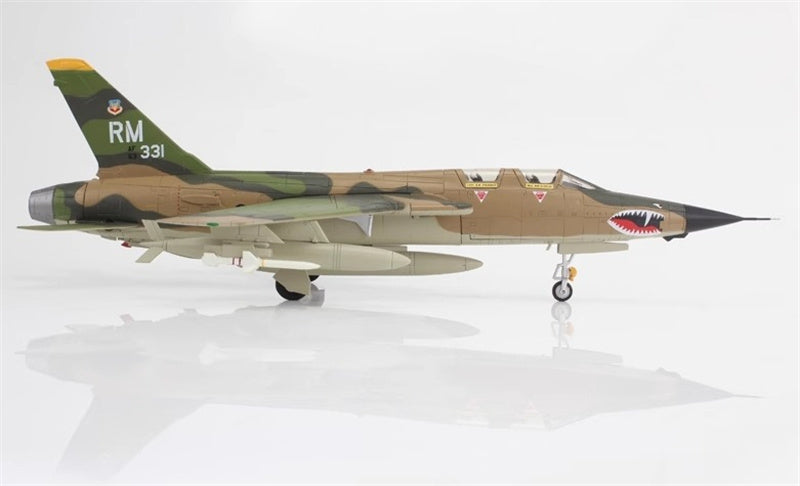 HOBBY MASTER F-105F Red River Showboat 63-8331 354 TFS/355 TFW Takhki RTAFB 1:72 Airplane Pre-built Model