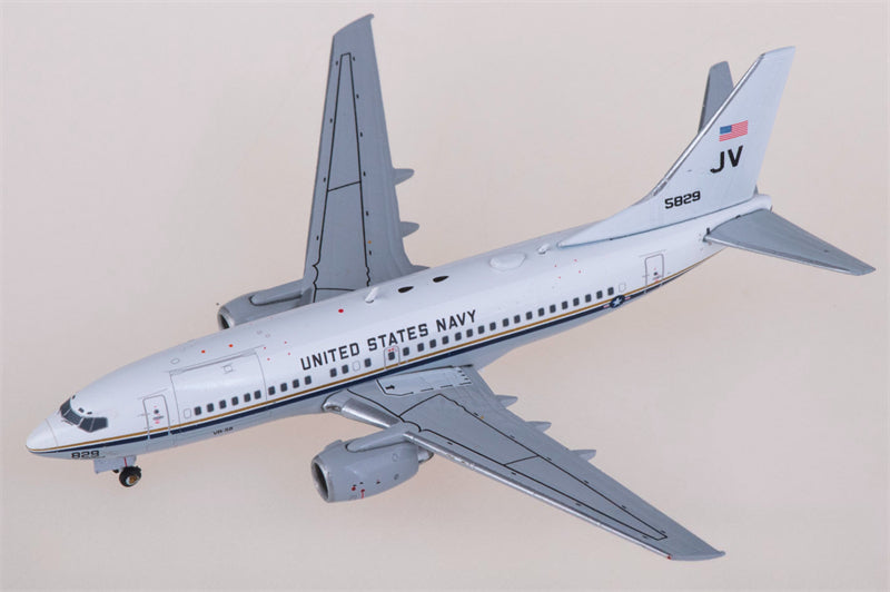 JC Wings US Navy Boeing 737-700 C-40A Clipper 165829 1:400 Diecast Model view 2