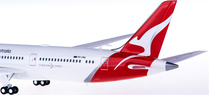 Herpa Qantas Boeing 787-9 VH-ZNA 1:200 ABS Model view 4