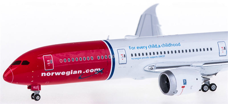 JC Wings Norwegian Air Shuttle Boeing 787-9 G-CKLZ Flaps Down 1:400 Diecast Model view 5