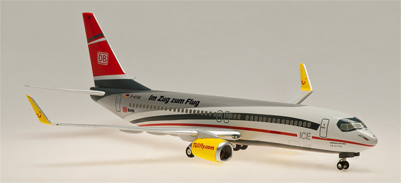 Hogan TULfly Boeing 737-800 D-ATUE ICE 1:200 ABS Model view 4