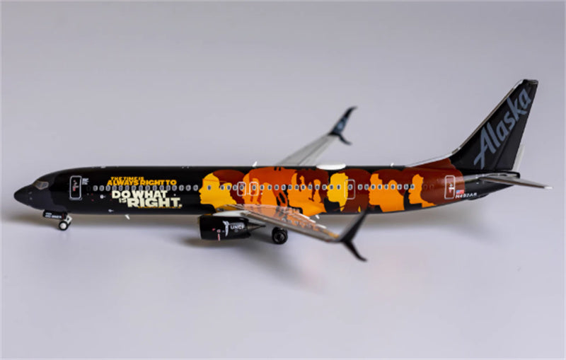 NG Models Alaska Airlines Boeing 737-900ER N492AS 1:400 Diecast Model view 2