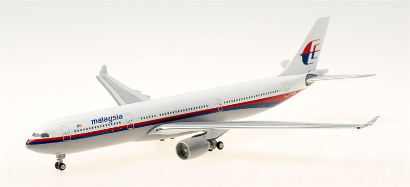 AeroClassics Malaysia Airlines Airbus A330-300 9M-MKE 1:400 Diecast Model view 3
