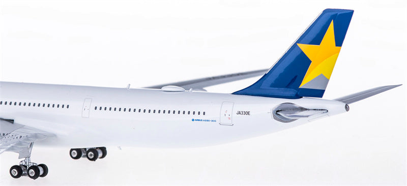 Phoenix Skymark Airlines Airbus A330-300 JA330E 1:400 Diecast Model view 4