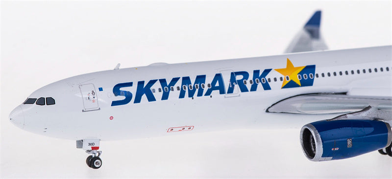 Phoenix Skymark Airlines Airbus A330-300 JA330D 1:400 Diecast Model view 4