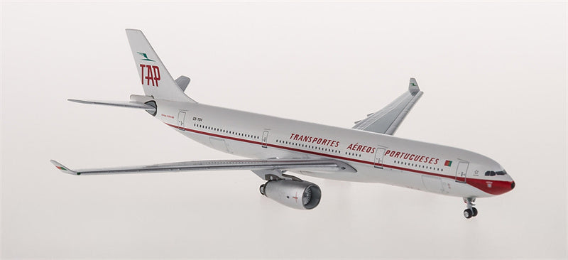 AeroClassics TAP Portugal Airbus A330-300 CS-TOV 1:400 Diecast Model view 1