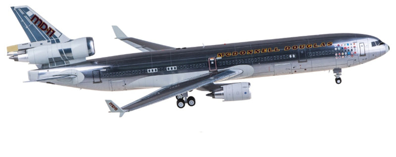 SQ Wings McDonnell Douglas MD-11 N111MD 1:200 Aircraft Pre-built  Airliner Model Display