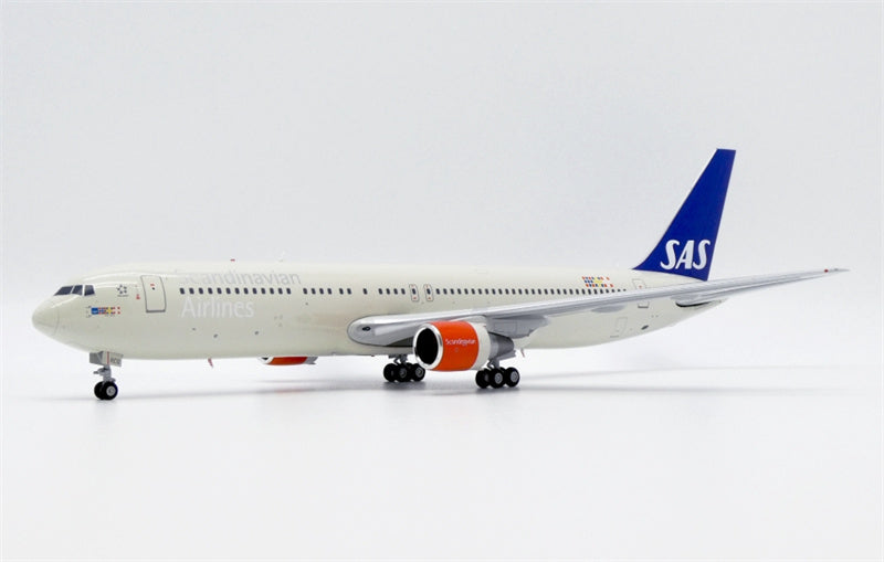 JC Wings SAS Boeing 767-300ER LN-RCG 1:200 Diecast Model view 2