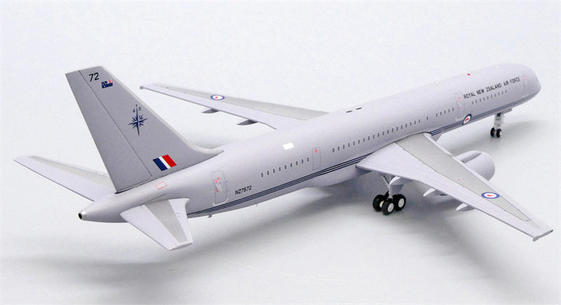 JC Wings 1:200 Royal New Zealand Air Force Boeing 757-200 NZ7572 Model
