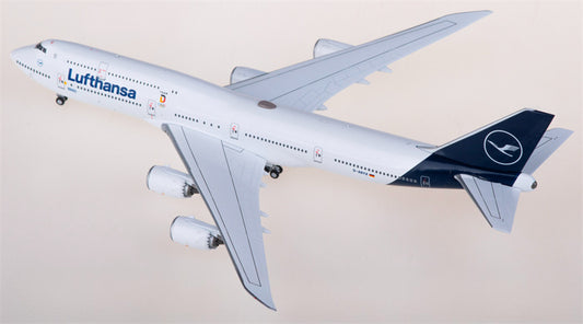 NG Models 1:400 Lufthansa Boeing 747-8 D-ABYA Diecast Model view 1