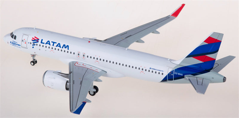 Geminijets LATAM Airbus A320neo CC-BHG 1:200 Diecast Model view 4