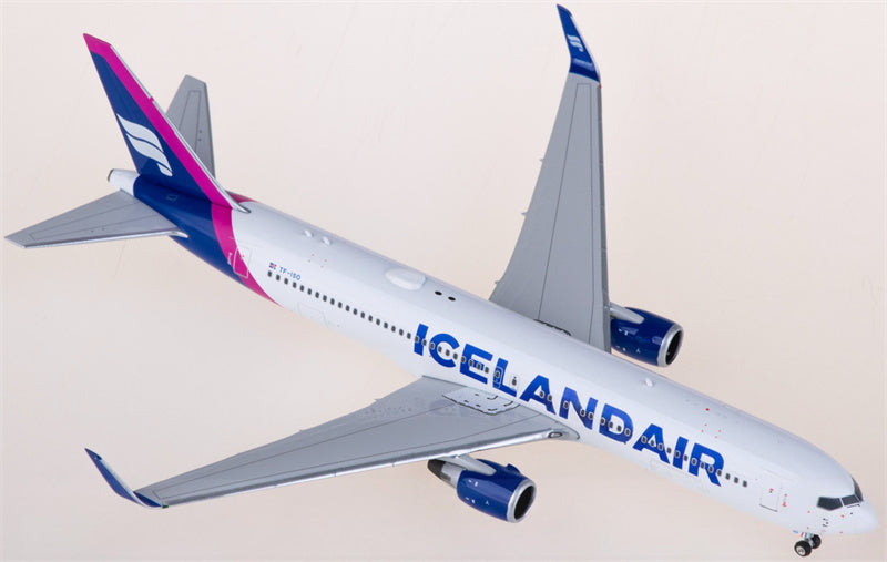 Phoenix Icelandair Boeing 767-300ER TF-ISO 1:400 Diecast Model view 4