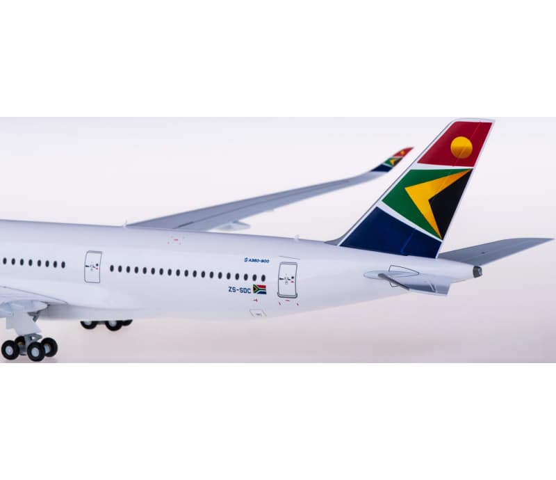 JC Wings South African Airways Airbus A350-900XWB ZS-SDC 1:200 Aircraft Pre-built  Airliner Model Display