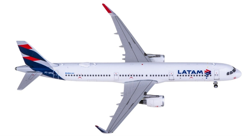 Phoenix LATAM Airbus A321 PT-XPQ 1:400 Diecast Model view 1