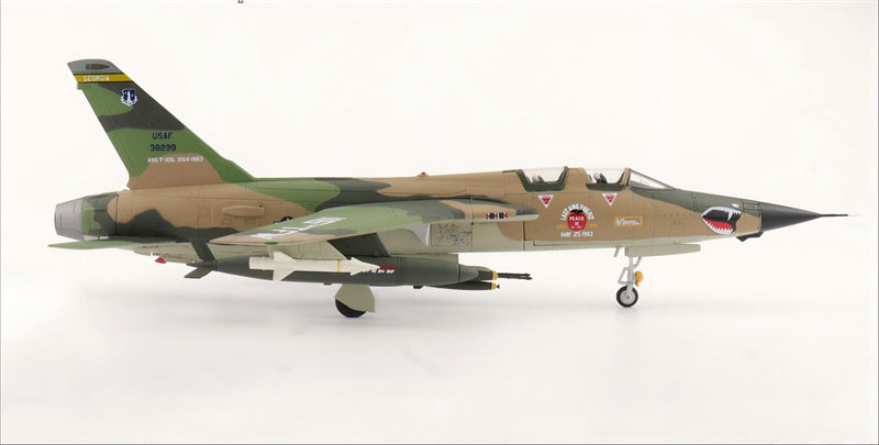 HOBBY MASTER USAF F-105F Thunderchief 128th TFS 1:72 Model 1983 SEA Camouflage 63-8299