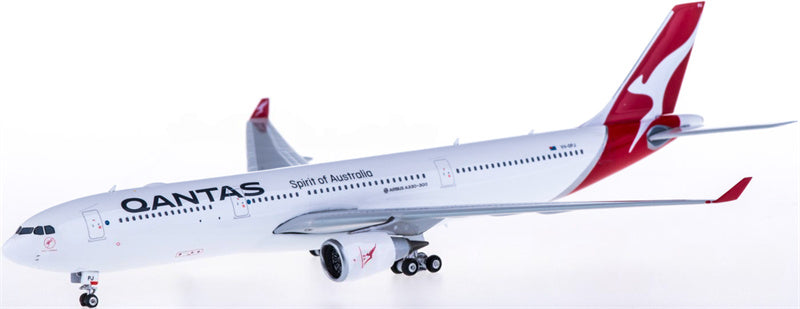 Phoenix Qantas for Airbus A330-300 VH-QPJ 1:400 Airplane Pre-built  Airliner Model Display