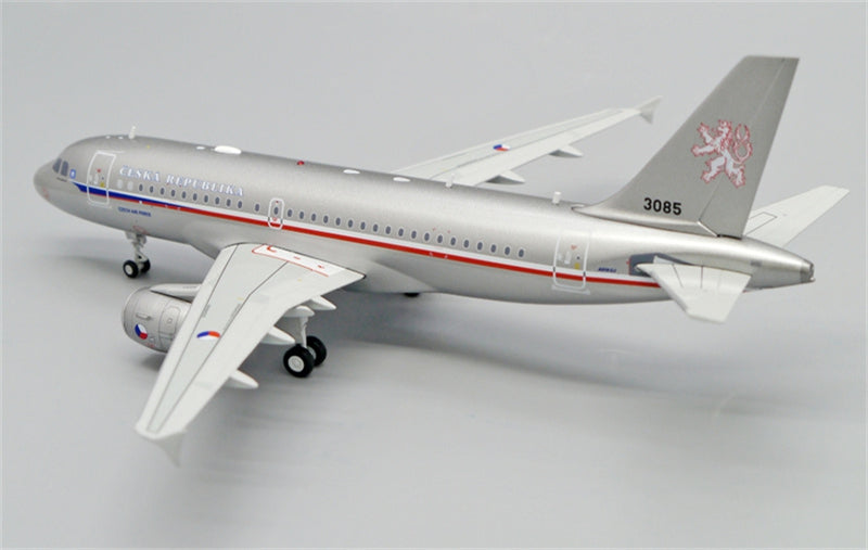 JC Wings Czech Air Force Airbus A319 3085 1:200 Diecast Model view 4