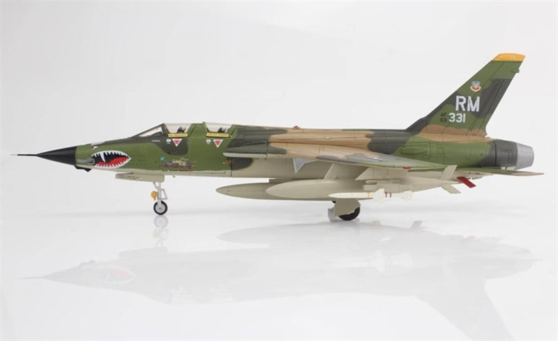 HOBBY MASTER F-105F Red River Showboat 63-8331 354 TFS/355 TFW Takhki RTAFB 1:72 Airplane Pre-built Model