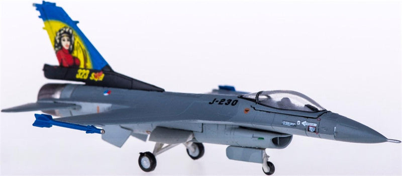 Hogan RNLAF Lockheed Martin F-16A Fighting Falcon J-230 Dirty Diana 1:200 Diecast Model view 2