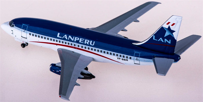 AeroClassics LAN Airlines Boeing 737-200 VP-BBM 1:400 Diecast Model view 4