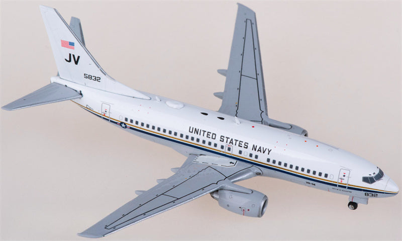 JC Wings US Navy Boeing 737-700 C-40A Clipper 165832 1:400 Diecast Model view 1