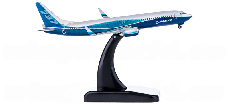Hogan Boeing 737-900 1:500 Diecast Model view 4