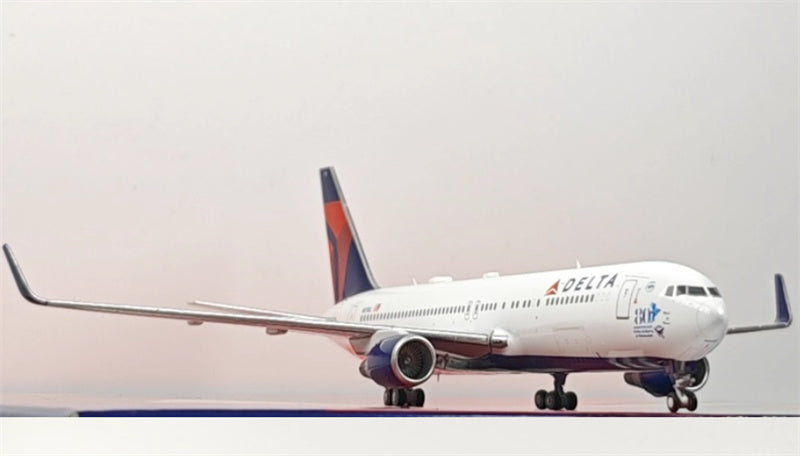 PandaModel DELTA Air Lines Boeing B767-300ER N171DZ 80th Anniversary of D-DAY & Battle of Normandy 1:400 Aircraft Pre-built Model