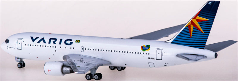 AeroClassics VARIG Boeing 767-200 PR-VAC 1:400 Diecast Model view 2