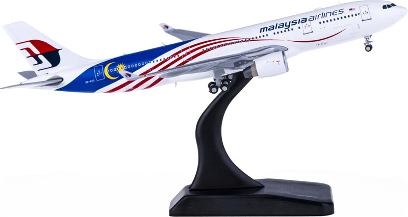 JC Wings Malaysia Airlines Airbus A330-200 9M-MTX 1:400 Diecast Model view 1