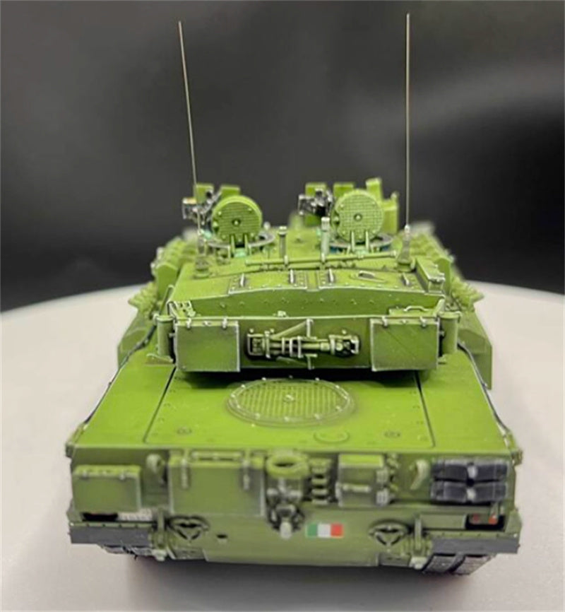 AM Italian Ram main battle tank C1 PSO type with additional armor 1:72 Tank Pre-built Model