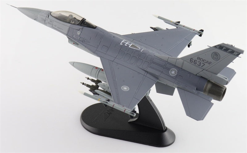 HOBBY MASTER F16V Fighting Falcon 6637 22 TFG ROCAF (w/6 x GBU-12) 1:72 Aircraft Pre-built Model