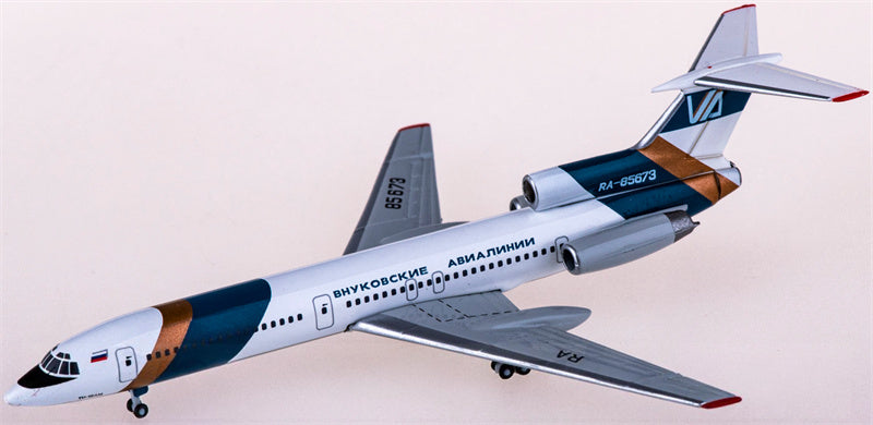 Herpa Vnukovo Airlines Tupolev TU-154M RA-85673 1:500 Diecast Model view 4