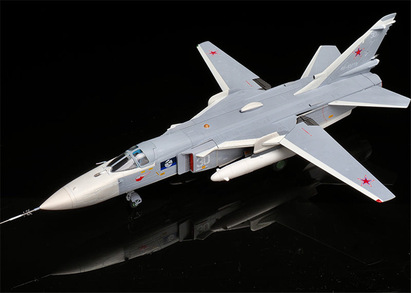 CALIBRE WINGS SU-24MR Russian Navy 30 White 1:72 Aircraft Pre-built Model