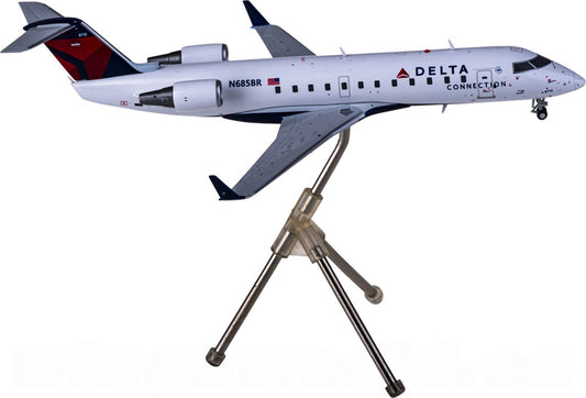Geminijets Delta Air Lines Bombardier CRJ200LR N685BR 1:200 Diecast Model view 1