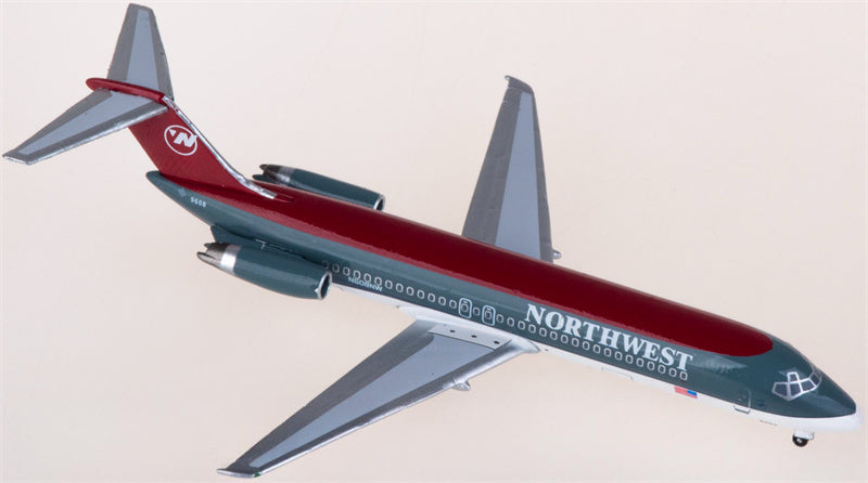 AeroClassics Northwest Airlines McDonnell Douglas DC-9-32 N608NW 1:400 Diecast Model view 4