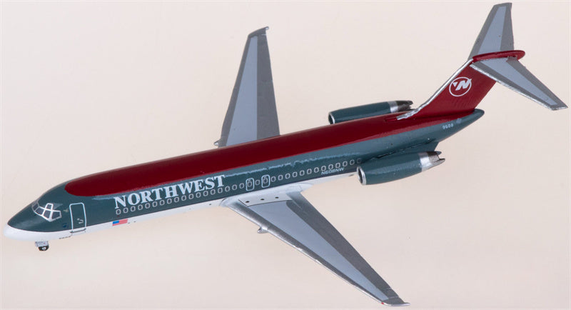 AeroClassics Northwest Airlines McDonnell Douglas DC-9-32 N608NW 1:400 Diecast Model view 3