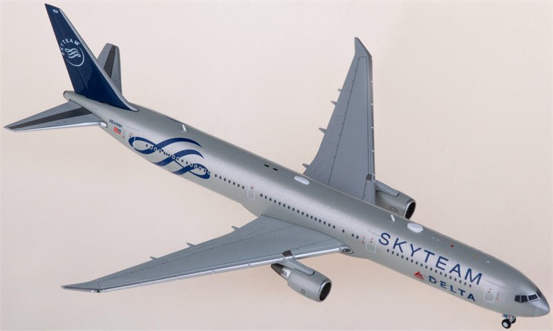 Geminijets Delta Air Lines Boeing 767-400ER N844MH Skyteam 1:400 Diecast Model view 2