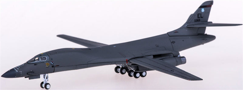 Geminijets USAF Rockwell B-1B Lancer 85-0069 1:400 Diecast Model view 2