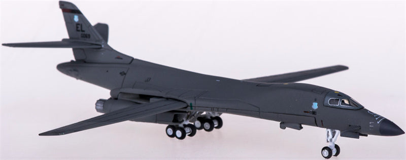 Geminijets USAF Rockwell B-1B Lancer 85-0069 1:400 Diecast Model view 1