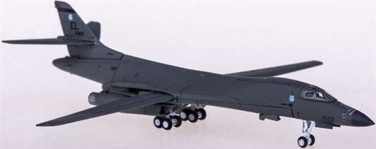 Geminijets USAF Rockwell B-1B Lancer 85-0069 1:400 Diecast Model view 1