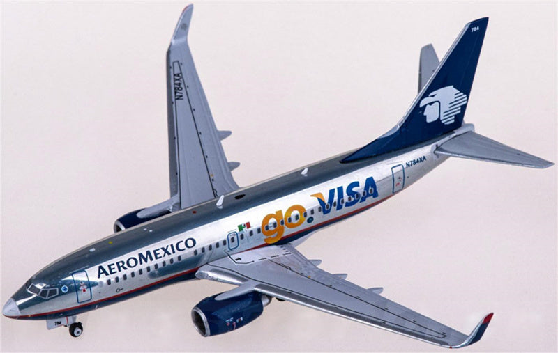 JC Wings Aeromexico Boeing 737-700 N784XA 1:400 Diecast Model view 3