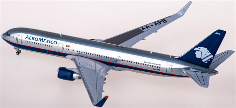 JC Wings Aeromexico Boeing 767-300ER XA-APB 1:400 Diecast Model view 4