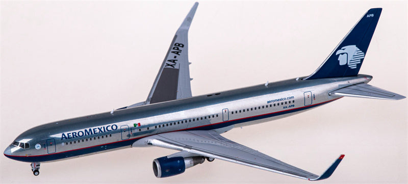 JC Wings Aeromexico Boeing 767-300ER XA-APB 1:400 Diecast Model view 2