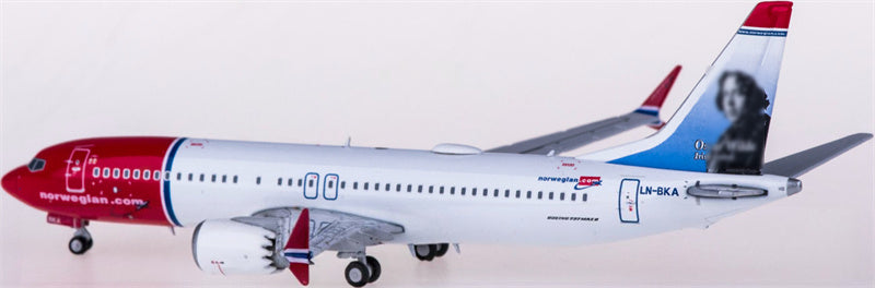 JC Wings Norwegian Air Shuttle Boeing 737 MAX 8 LN-BKA 1:400 Oscar Wisting on tail Diecast Model view 3