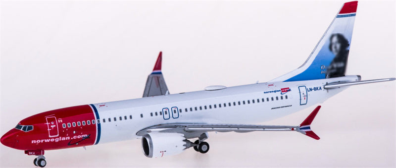 JC Wings Norwegian Air Shuttle Boeing 737 MAX 8 LN-BKA 1:400 Oscar Wisting on tail Diecast Model view 2