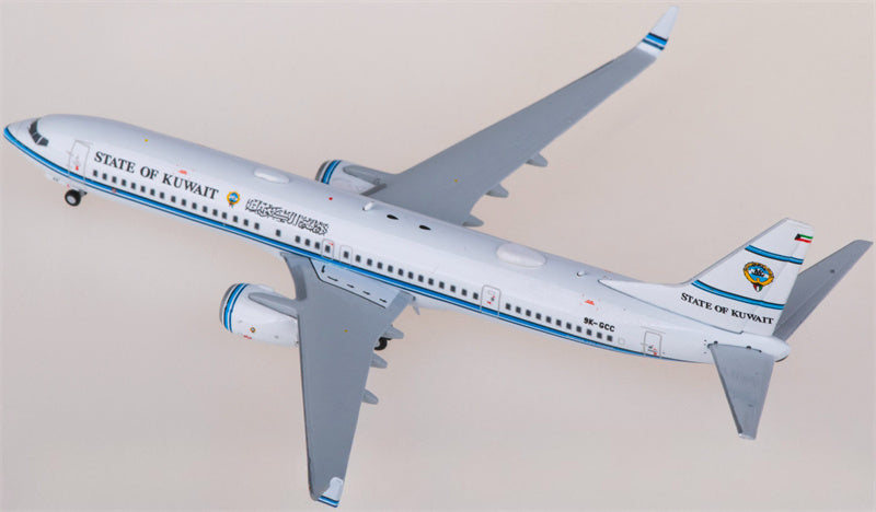 JC Wings State of Kuwait Boeing 737-900ER 9K-GCC 1:400 Diecast Model view 2