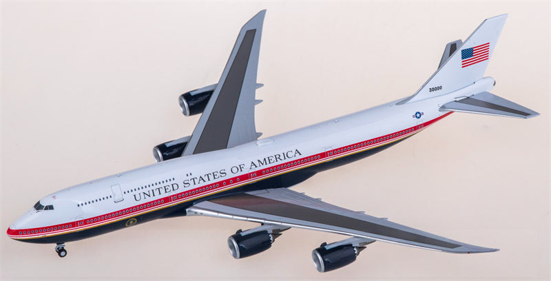 NG Models USAF Boeing 747-8 VC-25B 30000 1:400 black red white livery view 1