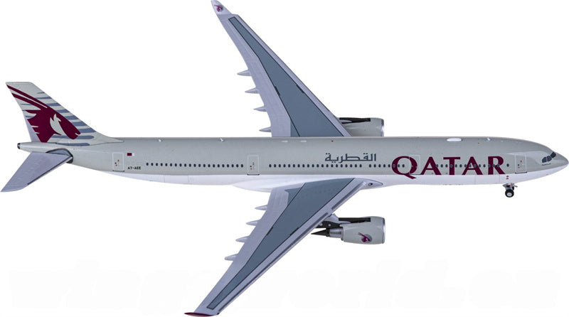 NG Models Qatar Airbus A330-300 A7-AEE 1:400 Diecast Model view 2