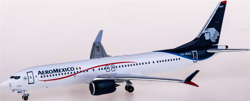 AeroClassics Aeromexico Boeing 737 MAX 9 XA-MAZ 1:400 Diecast Model view 1