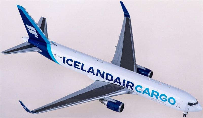 JC Wings Icelandair Cargo Boeing 767-300ER TF-ISP 1:400 Diecast Model view 3